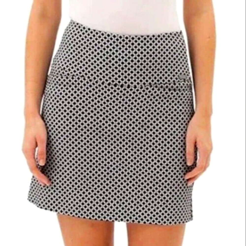 S.C. & CO. Elegant Black and White Geometric Patterned Skort